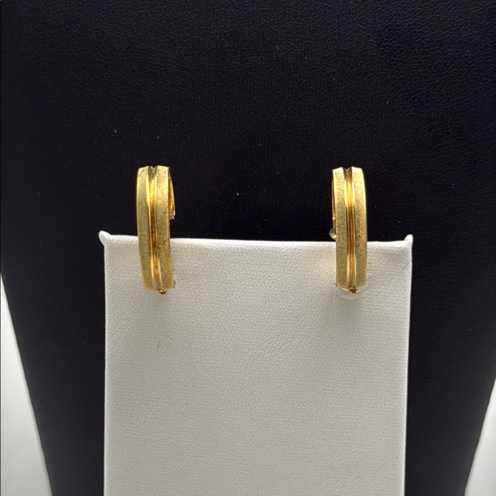 Classic Gold Tone Brushed Textured Clip And Screw Back Earrings 33$